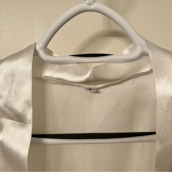 NEW | Feather Bridal Robe - Picture 5 of 7